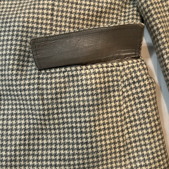 wool plaid blazer with pleat in the back. Size 14 - Picture 5 of 8